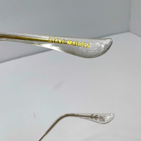 STEVE MADDEN GREY AVIATION WITH GREY TINTED LENSES, HOLD METAL FRAME - Picture 8 of 12